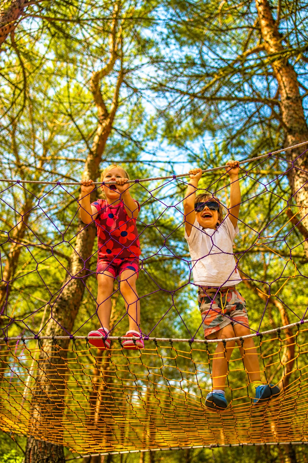 Ręcznie pleciona platforma z paracordu — realizacja Treetopia.pl